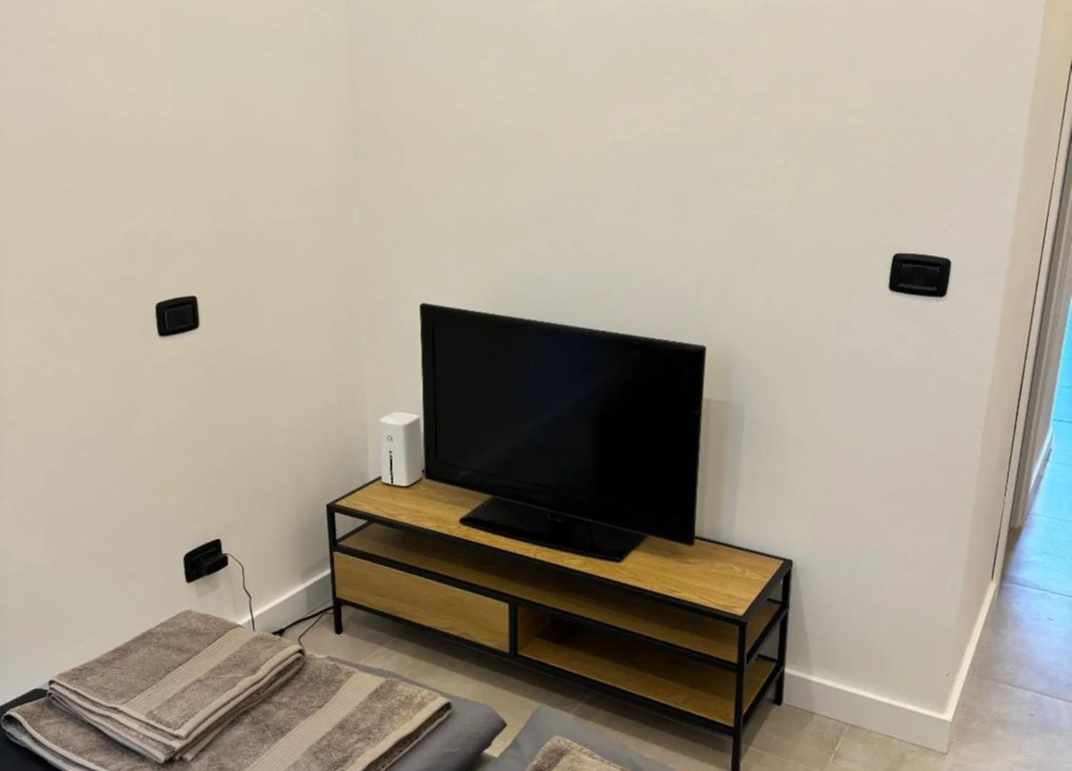 Cool Vitkova Apartment With Balcony Praga