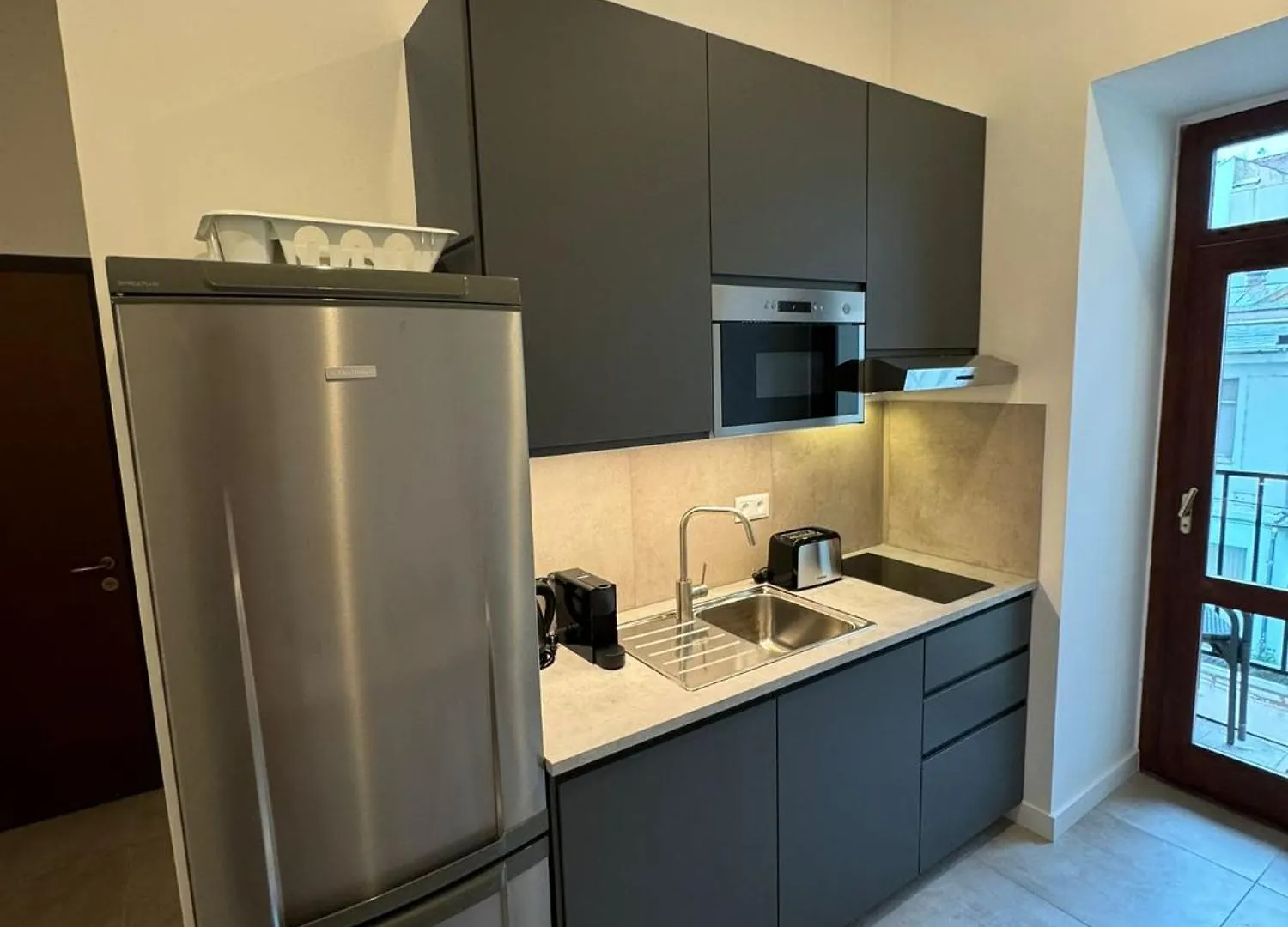 Cool Vitkova Apartment With Balcony Praga Czechy