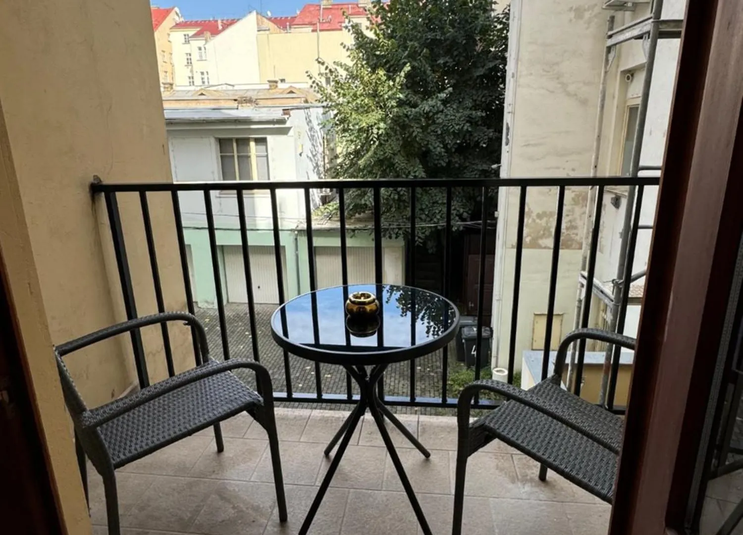Cool Vitkova Apartment With Balcony Praga